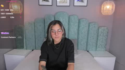 Snapshot of karoll_santos chatting on 03/01/25, 02:04 Karol Santos online show from 03/01/25, 02:04