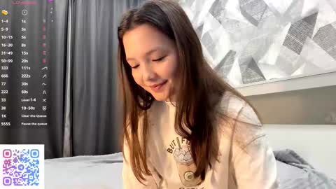 Kira online show from 10/19/25, 07:36