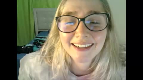 Snapshot of kat_pp chatting on 10/14/25, 12:00 Kati online show from 10/14/25, 12:00