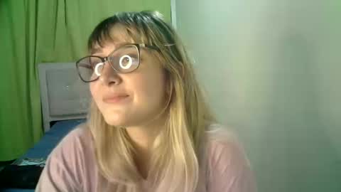 Snapshot of kat_pp chatting on 10/16/25, 01:17 Kati online show from 10/16/25, 01:17