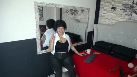 Snapshot of katalella_22 chatting on 11/20/25, 04:45 katalella_22 online show from 11/20/25, 04:45