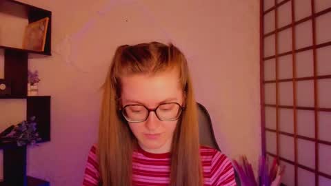 Snapshot of kate_cuddle chatting on 02/25/25, 05:08 Kate online show from 02/25/25, 05:08