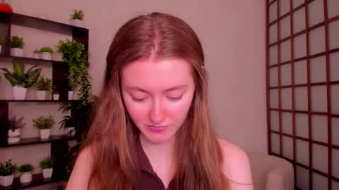 Snapshot of kate_cuddle chatting on 09/25/25, 02:48 Kate online show from 09/25/25, 02:48