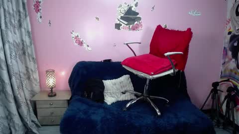 kate_lawrence_ online show from 12/12/24, 10:45