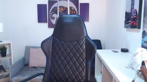 Kate  online show from 11/10/25, 10:36