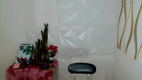 Snapshot of kate_romance chatting on 12/23/24, 06:44 Kate online show from 12/23/24, 06:44