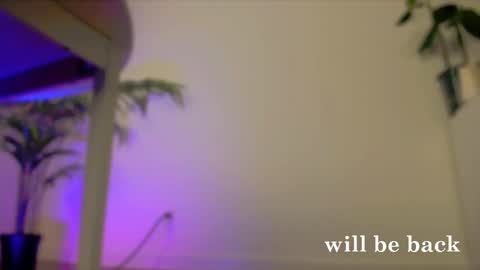 Snapshot of katee_bloss chatting on 10/31/25, 08:32 Nice to meet you online show from 10/31/25, 08:32