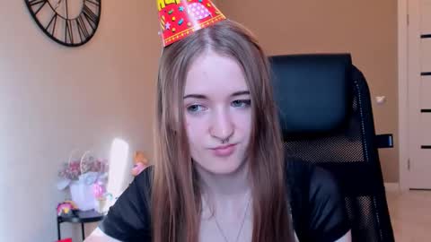 katekayer online show from 10/28/25, 11:25