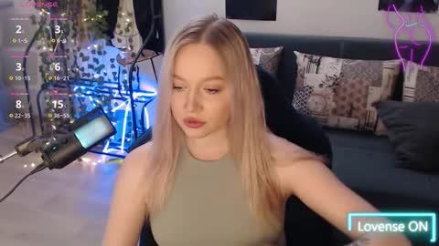 Lisa online show from 10/18/25, 08:20