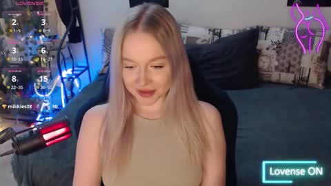 Lisa online show from 10/26/25, 01:00