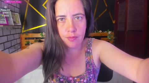 Snapshot of kathina_giraldo chatting on 12/04/24, 04:05 Paola online show from 12/04/24, 04:05