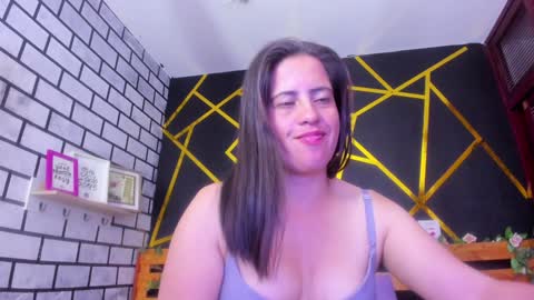 Snapshot of kathina_giraldo chatting on 12/18/24, 04:06 Paola online show from 12/18/24, 04:06