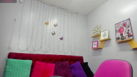 Snapshot of kathina_giraldo chatting on 01/28/25, 12:54 Paola online show from 01/28/25, 12:54