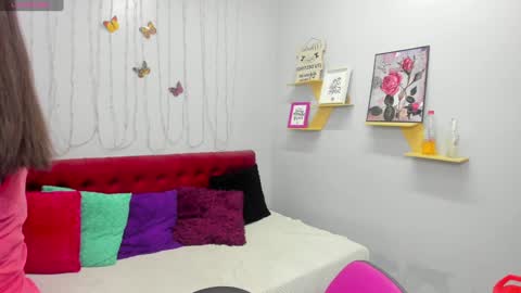 Snapshot of kathina_giraldo chatting on 02/01/25, 12:37 Paola online show from 02/01/25, 12:37