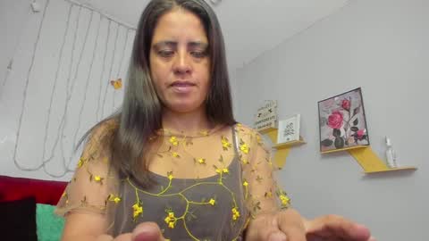 Snapshot of kathina_giraldo chatting on 02/07/25, 12:39 Paola online show from 02/07/25, 12:39