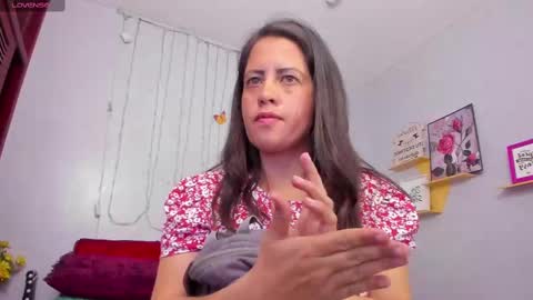 Snapshot of kathina_giraldo chatting on 03/08/25, 07:31 Paola online show from 03/08/25, 07:31