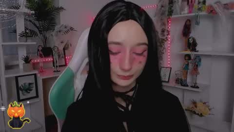 Katia  online show from 10/31/25, 07:09