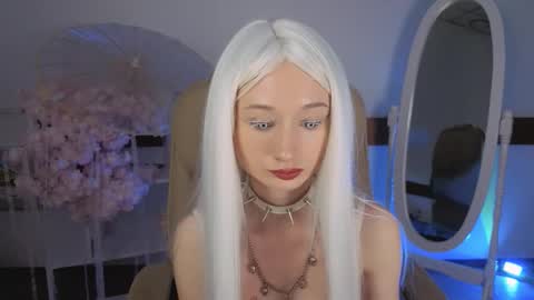 Katia  online show from 11/05/25, 06:24