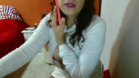 Snapshot of katia_love69 chatting on 02/10/25, 03:42 Katia Love69 online show from 02/10/25, 03:42