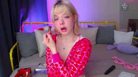 Snapshot of katie_deville chatting on 03/03/25, 03:31 Katie Deville online show from 03/03/25, 03:31