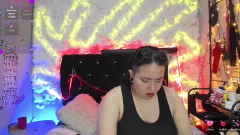 Snapshot of katieeandsharon chatting on 01/17/25, 12:10 SHARON KATIEE online show from 01/17/25, 12:10