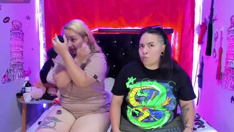 Snapshot of katieeandsharon chatting on 01/27/25, 12:22 SHARON KATIEE online show from 01/27/25, 12:22