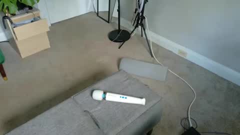 Kate online show from 10/21/25, 07:47