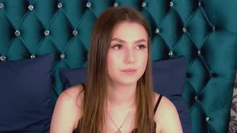 Snapshot of katiereeves chatting on 10/13/25, 01:11 katiereeves online show from 10/13/25, 01:11