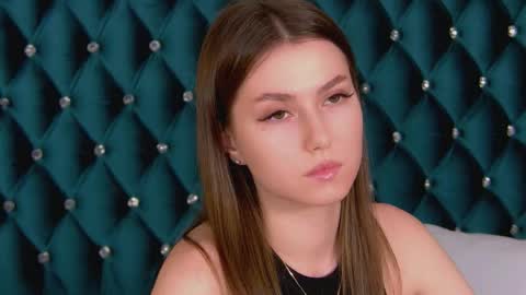 Snapshot of katiereeves chatting on 10/21/25, 05:24 katiereeves online show from 10/21/25, 05:24