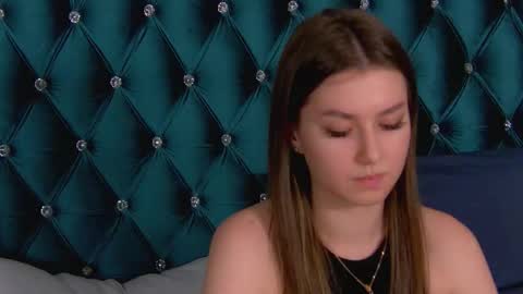 Snapshot of katiereeves chatting on 10/23/25, 07:01 katiereeves online show from 10/23/25, 07:01