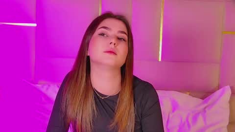 Snapshot of katiereeves chatting on 11/17/25, 05:08 katiereeves online show from 11/17/25, 05:08