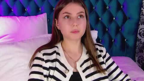 Snapshot of katiereeves chatting on 11/18/25, 06:12 katiereeves online show from 11/18/25, 06:12