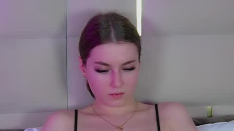 Snapshot of katiereeves chatting on 11/25/25, 06:08 katiereeves online show from 11/25/25, 06:08