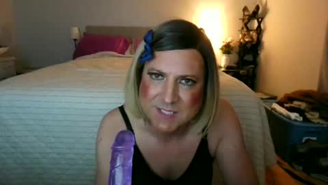 katieutopia online show from 11/08/25, 03:50