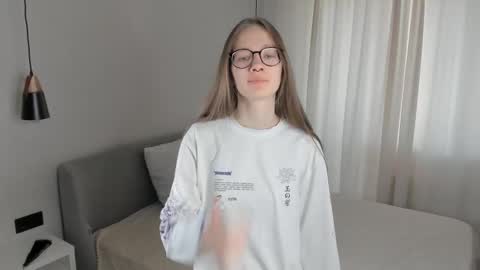 Snapshot of katinatonge chatting on 10/17/25, 09:12 Scarlett online show from 10/17/25, 09:12