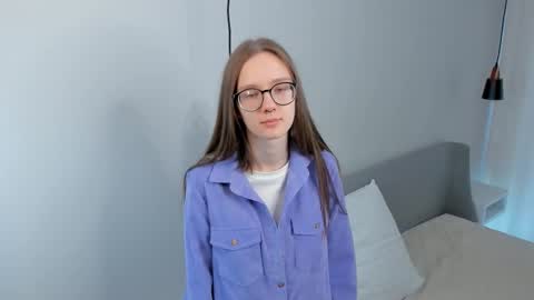 Snapshot of katinatonge chatting on 10/20/25, 08:37 Scarlett online show from 10/20/25, 08:37