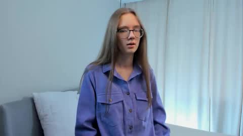 Snapshot of katinatonge chatting on 10/29/25, 08:38 Scarlett online show from 10/29/25, 08:38