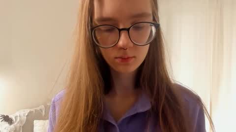 Snapshot of katinatonge chatting on 10/31/25, 08:48 Scarlett online show from 10/31/25, 08:48