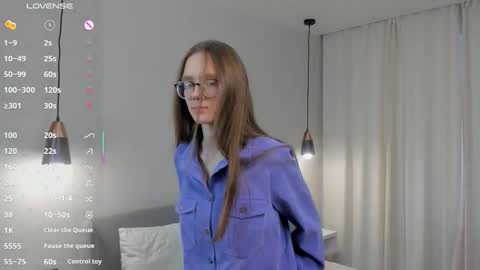 Snapshot of katinatonge chatting on 11/13/25, 08:35 Scarlett online show from 11/13/25, 08:35