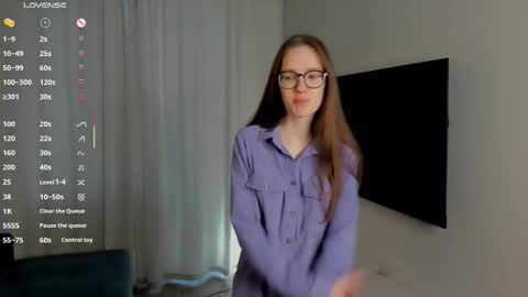 Snapshot of katinatonge chatting on 11/19/25, 08:36 Scarlett online show from 11/19/25, 08:36