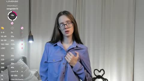 Snapshot of katinatonge chatting on 11/26/25, 08:37 Scarlett online show from 11/26/25, 08:37