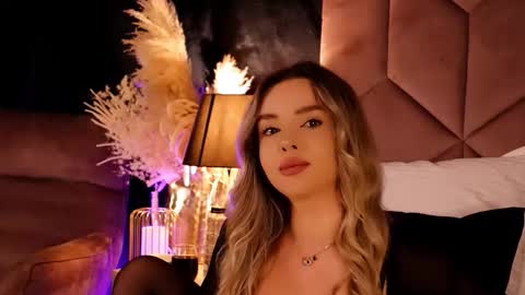 Snapshot of katjolie chatting on 10/07/25, 05:54 KatJolie online show from 10/07/25, 05:54