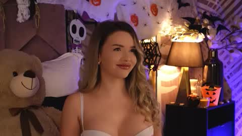 Snapshot of katjolie chatting on 10/27/25, 08:13 KatJolie online show from 10/27/25, 08:13