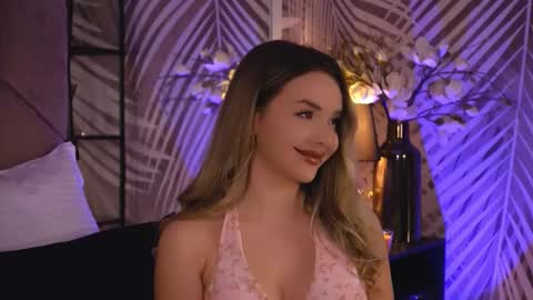 Snapshot of katjolie chatting on 11/02/25, 08:00 KatJolie online show from 11/02/25, 08:00