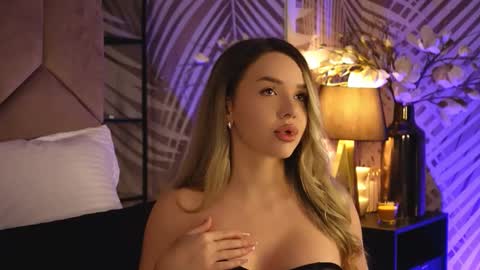 Snapshot of katjolie chatting on 11/17/25, 08:47 KatJolie online show from 11/17/25, 08:47