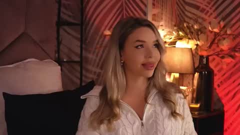 Snapshot of katjolie chatting on 11/22/25, 08:30 KatJolie online show from 11/22/25, 08:30