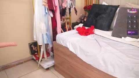 K A T L Y N  online show from 10/18/25, 06:41