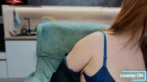 katniss_k online show from 11/22/25, 05:17