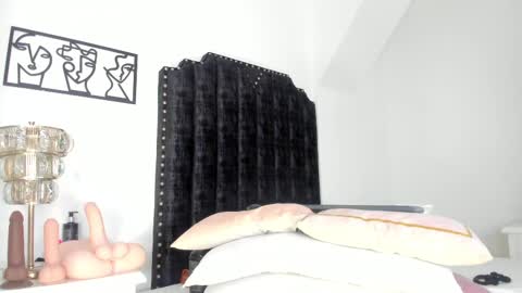 Snapshot of katrina_moore chatting on 02/13/25, 02:20 katrina moore online show from 02/13/25, 02:20