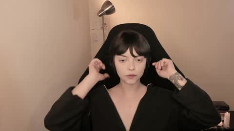Snapshot of katsurotaro chatting on 12/05/24, 06:22 katsuro online show from 12/05/24, 06:22